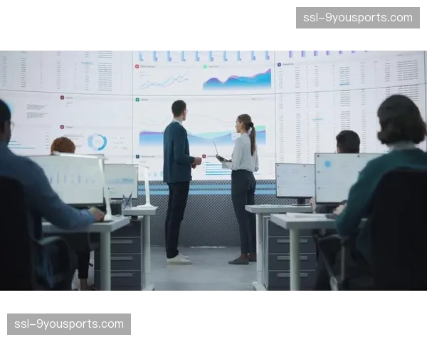 人物特写：一位专注于边路数据分析的俱乐部录像分析师日常工作