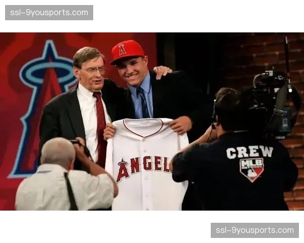 天使队宣布迈克·特劳特因背部紧张将缺席剩余春训比赛