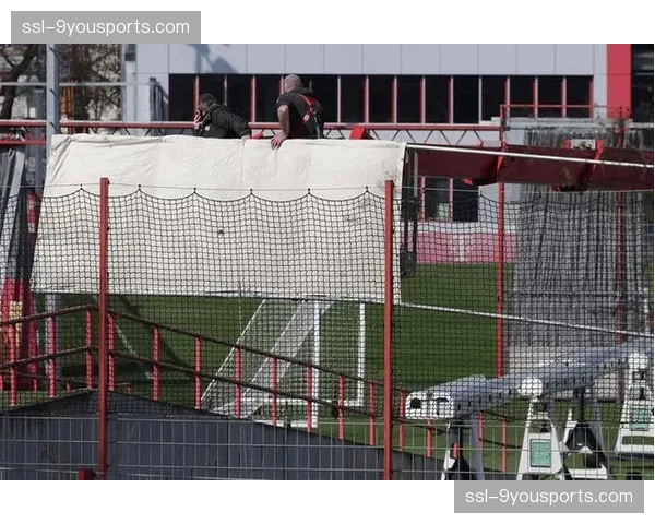 天气预警:慕尼黑地区可能出现降雪,拜仁赛前适应性训练改在室内进行 天气预警:慕尼黑地区可能出现降雪,拜仁赛前适应性训练改在室内进行